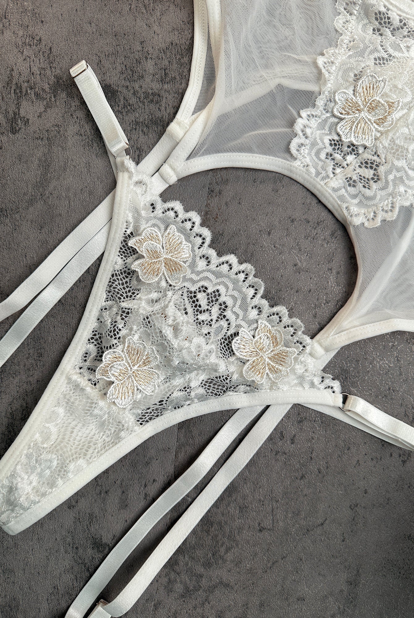 White Vintage Embroidered Lace Lingerie Set